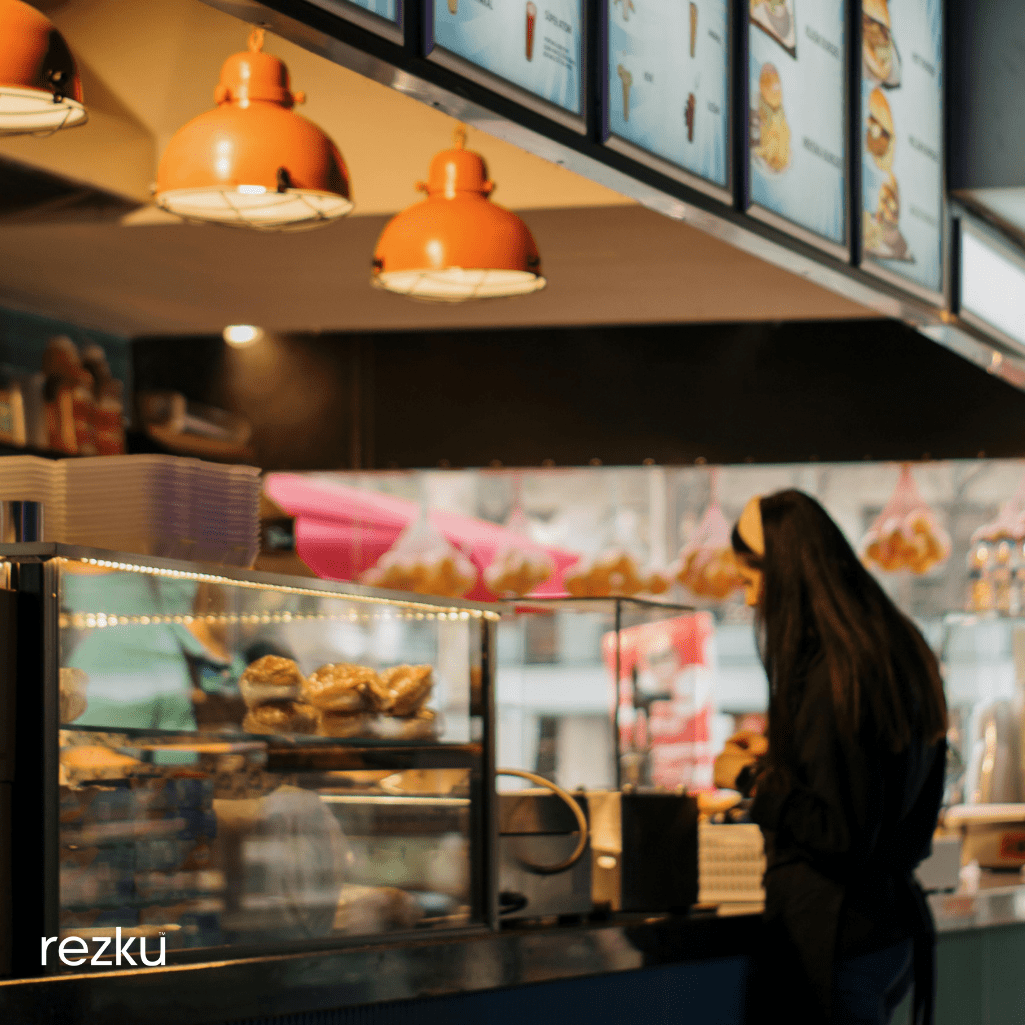Quick Service Restaurant (QSR) Industry: Market Size, Stats & Trends Report 2025